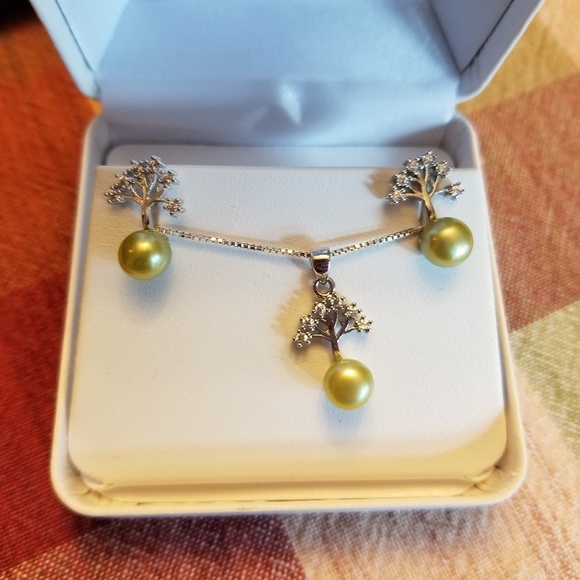 Jewelry - Tree of Life necklace and pierced earrings set